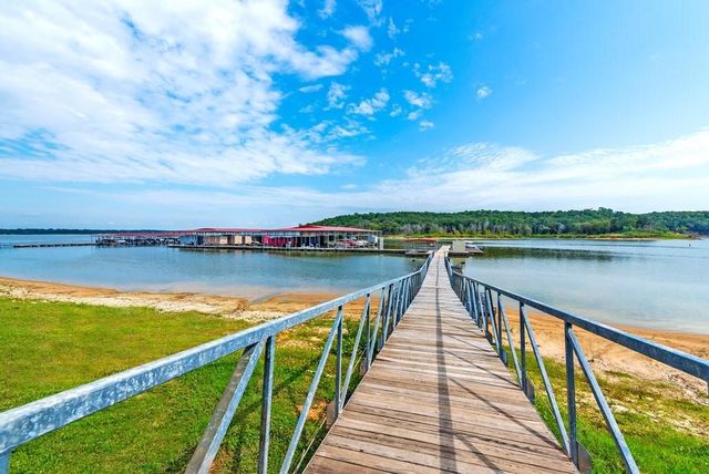 125 Shadow Creek, Gordonville, TX 76245