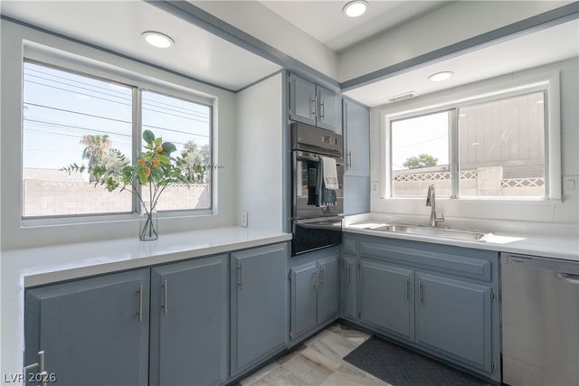 2298 Golden Arrow Drive, Las Vegas, NV 89169