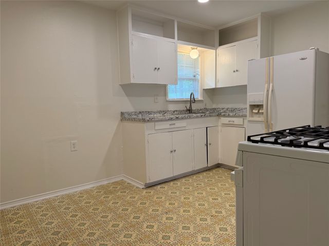 3205 Elva Avenue, Dallas, TX 75227