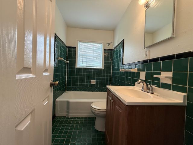 3205 Elva Avenue, Dallas, TX 75227