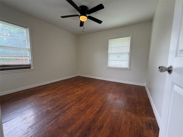 3205 Elva Avenue, Dallas, TX 75227