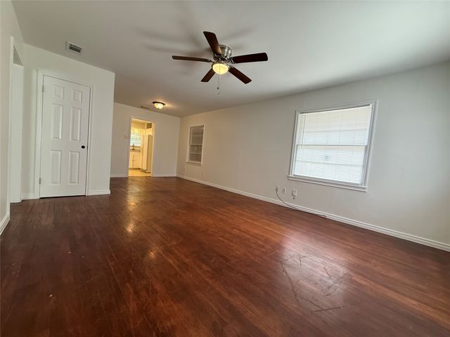 3205 Elva Avenue, Dallas, TX 75227