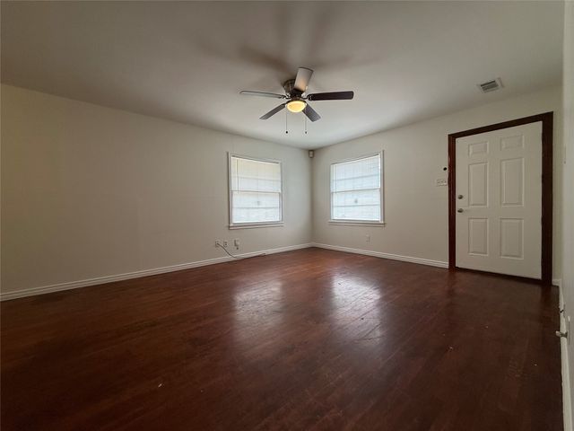 3205 Elva Avenue, Dallas, TX 75227