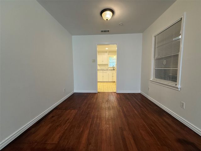 3205 Elva Avenue, Dallas, TX 75227