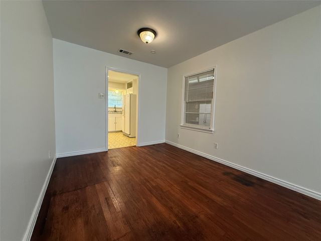 3205 Elva Avenue, Dallas, TX 75227