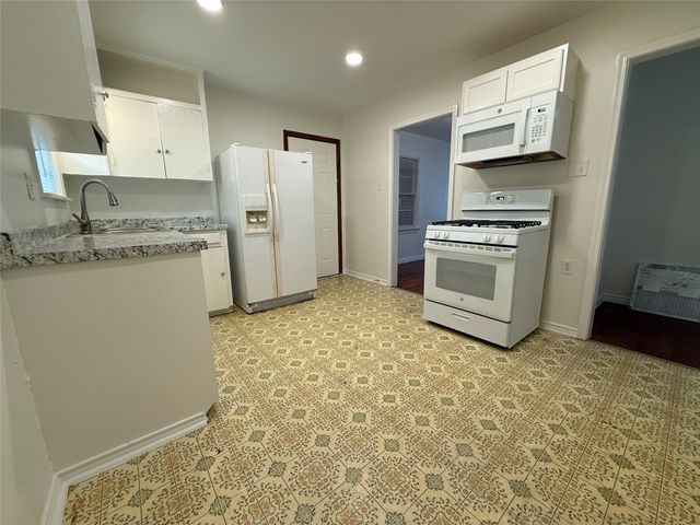 3205 Elva Avenue, Dallas, TX 75227