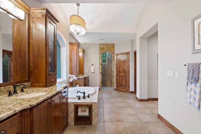 272 Whitney Woods CIR, Georgetown, TX 78633