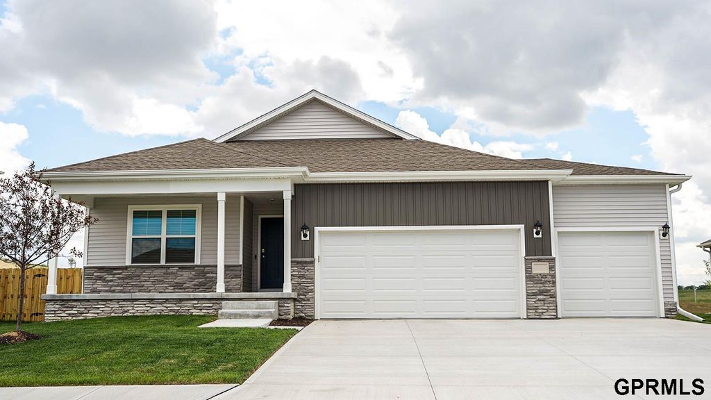8111 S 200 Street, Gretna, NE 68028