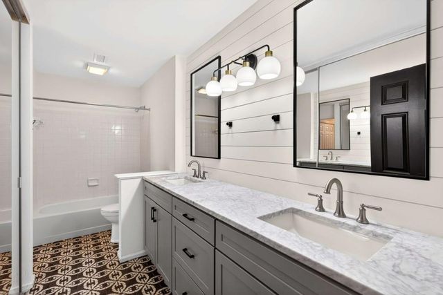 244 13th NE Street 105, Atlanta, GA 30309