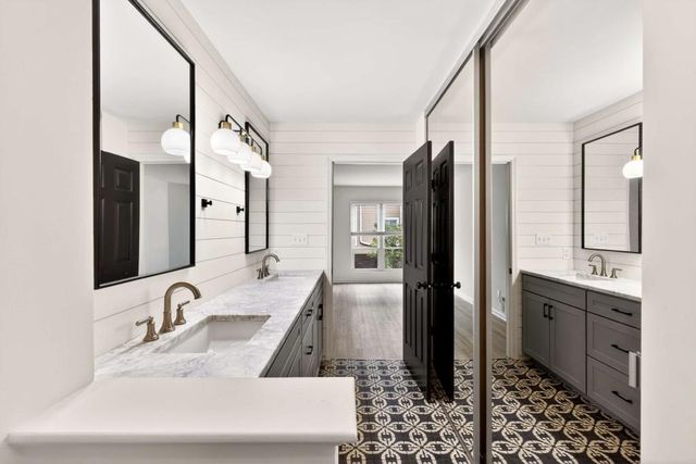 244 13th NE Street 105, Atlanta, GA 30309