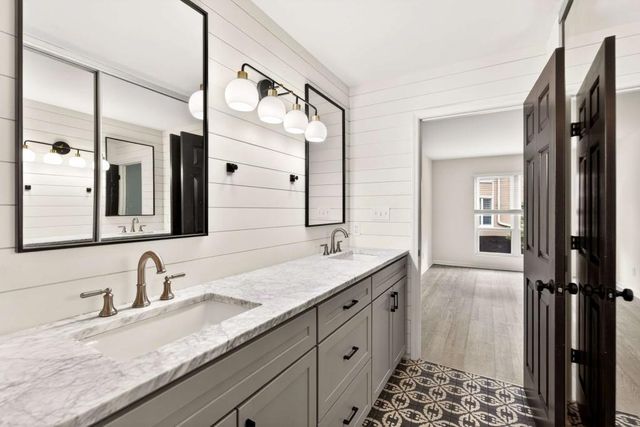 244 13th NE Street 105, Atlanta, GA 30309