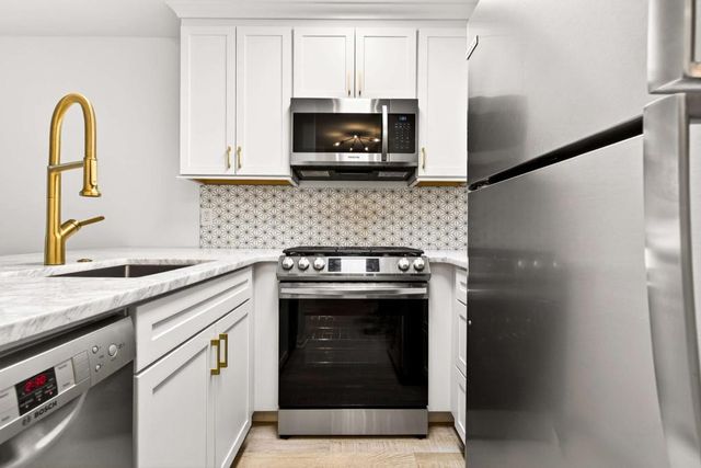 244 13th NE Street 105, Atlanta, GA 30309