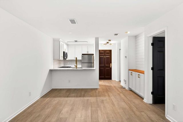 244 13th NE Street 105, Atlanta, GA 30309