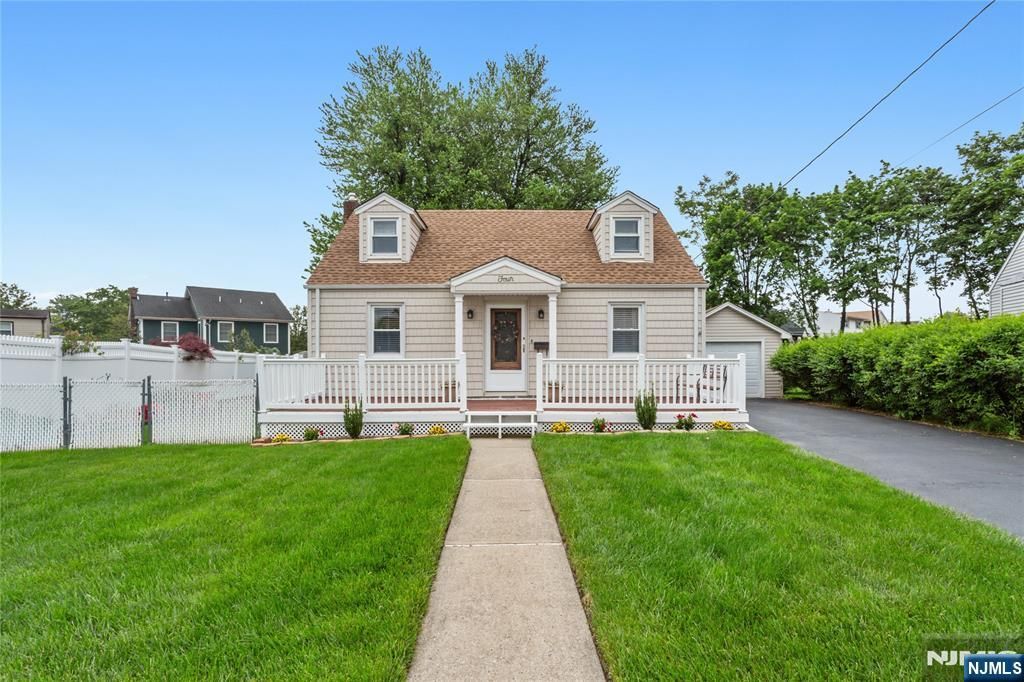4 White Oak Drive, Lodi, NJ 07644