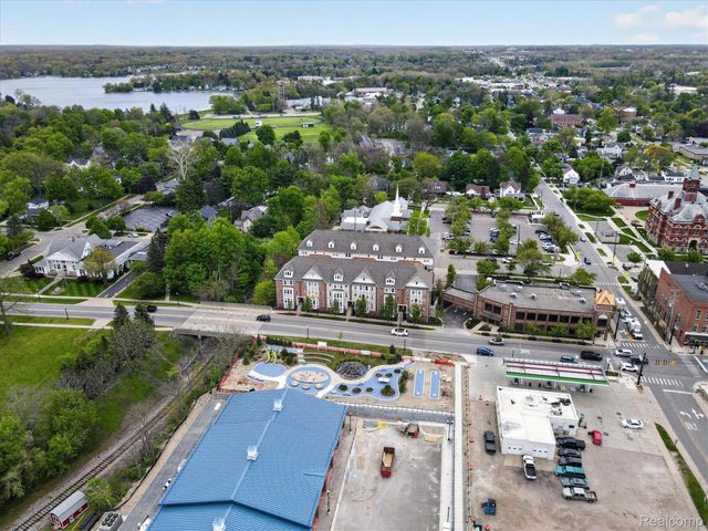 223 N Michigan Avenue 12, Howell, MI 48843