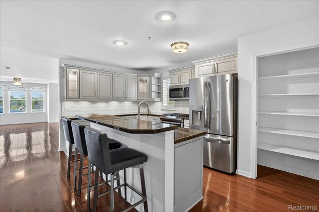 223 N Michigan Avenue 12, Howell, MI 48843