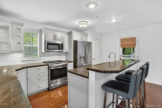223 N Michigan Avenue 12, Howell, MI 48843