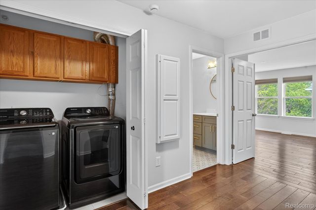 223 N Michigan Avenue 12, Howell, MI 48843