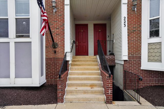 223 N Michigan Avenue 12, Howell, MI 48843
