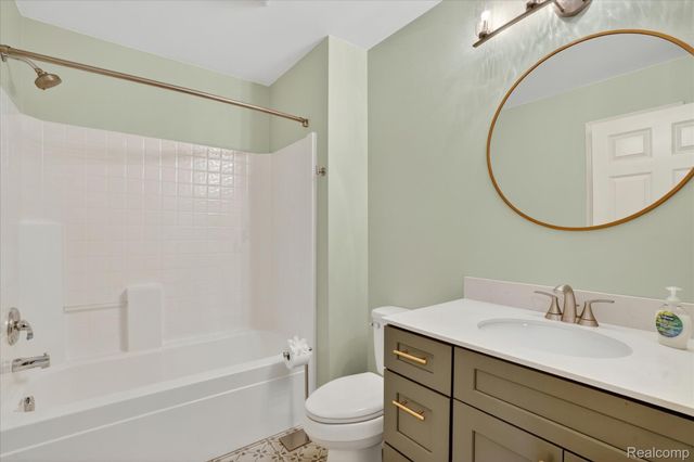 223 N Michigan Avenue 12, Howell, MI 48843
