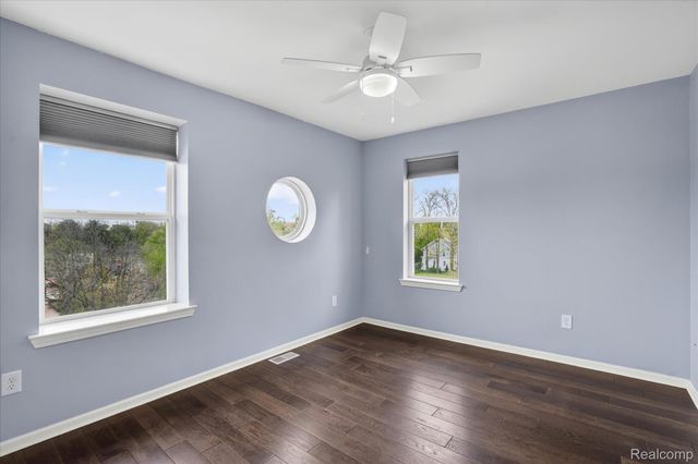 223 N Michigan Avenue 12, Howell, MI 48843