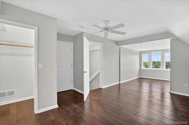 223 N Michigan Avenue 12, Howell, MI 48843