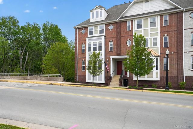 223 N Michigan Avenue 12, Howell, MI 48843