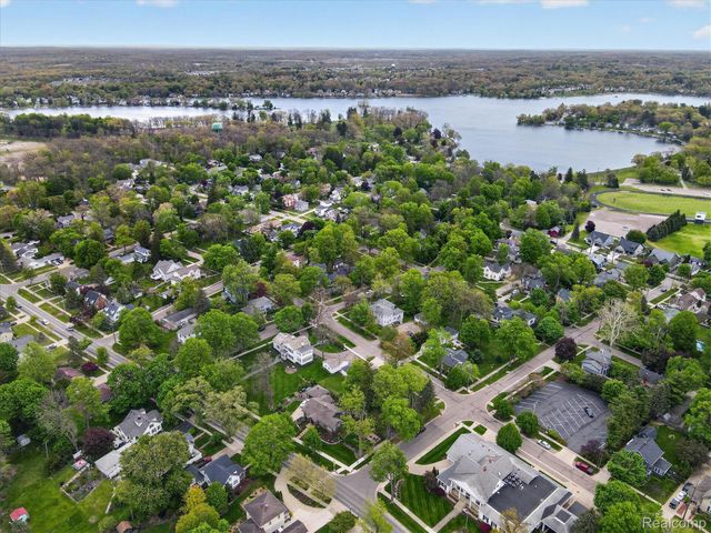 223 N Michigan Avenue 12, Howell, MI 48843