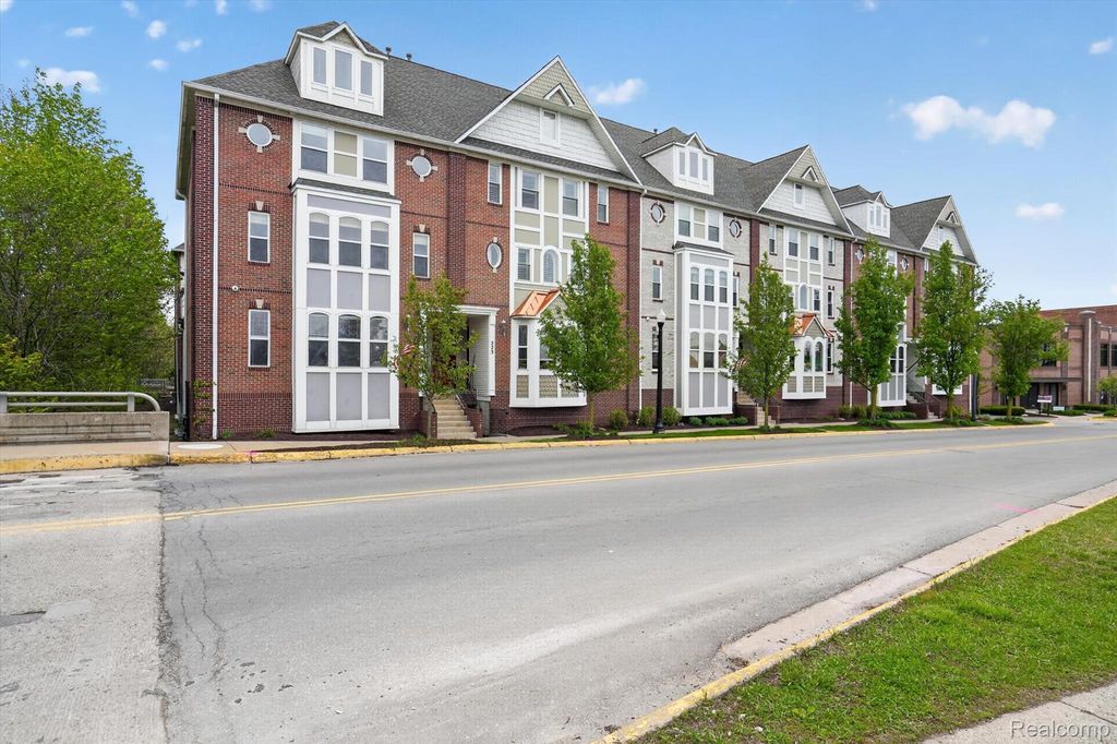 223 N Michigan Avenue 12, Howell, MI 48843