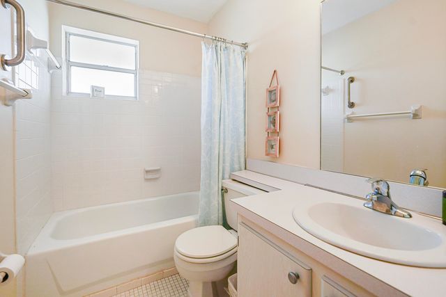 2222 NE 1st Way 204, Boynton Beach, FL 33435