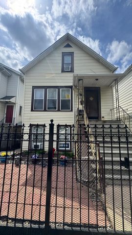 1638 N Campbell Avenue, Chicago, IL 60647