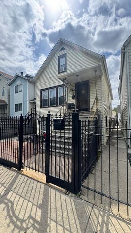 1638 N Campbell Avenue, Chicago, IL 60647