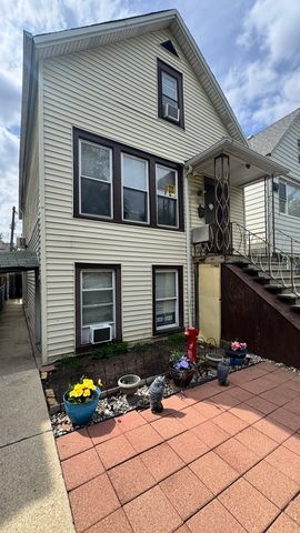 1638 N Campbell Avenue, Chicago, IL 60647