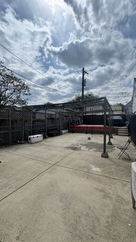 1638 N Campbell Avenue, Chicago, IL 60647
