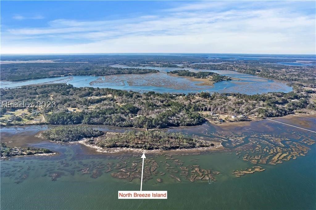 Image 2 of property listing at 18 Island Breeze Ln, Beaufort, SC 29907