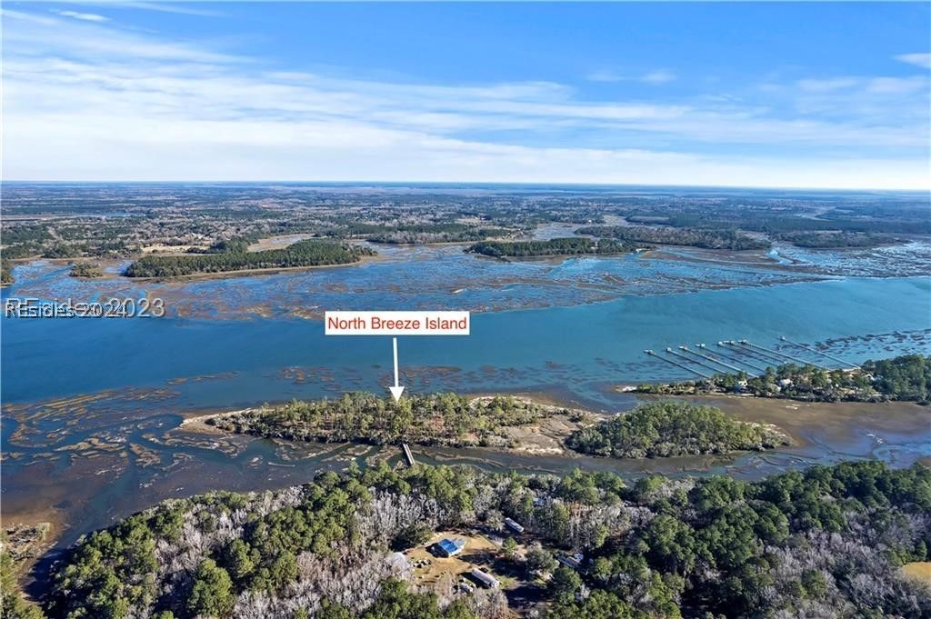 Image 20 of property listing at 18 Island Breeze Ln, Beaufort, SC 29907