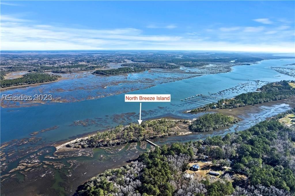 Image 21 of property listing at 18 Island Breeze Ln, Beaufort, SC 29907