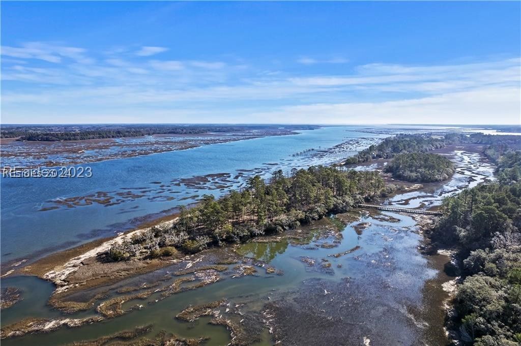 Image 23 of property listing at 18 Island Breeze Ln, Beaufort, SC 29907