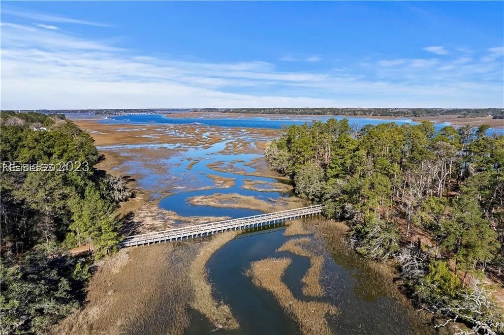 Image 28 of property listing at 18 Island Breeze Ln, Beaufort, SC 29907