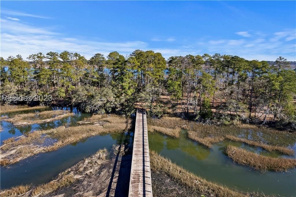 Image 3 of property listing at 18 Island Breeze Ln, Beaufort, SC 29907