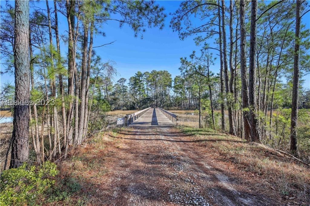 Image 4 of property listing at 18 Island Breeze Ln, Beaufort, SC 29907