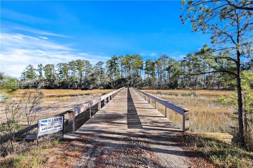 Image 5 of property listing at 18 Island Breeze Ln, Beaufort, SC 29907