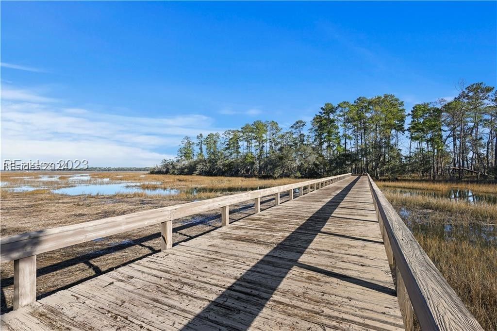 Image 6 of property listing at 18 Island Breeze Ln, Beaufort, SC 29907