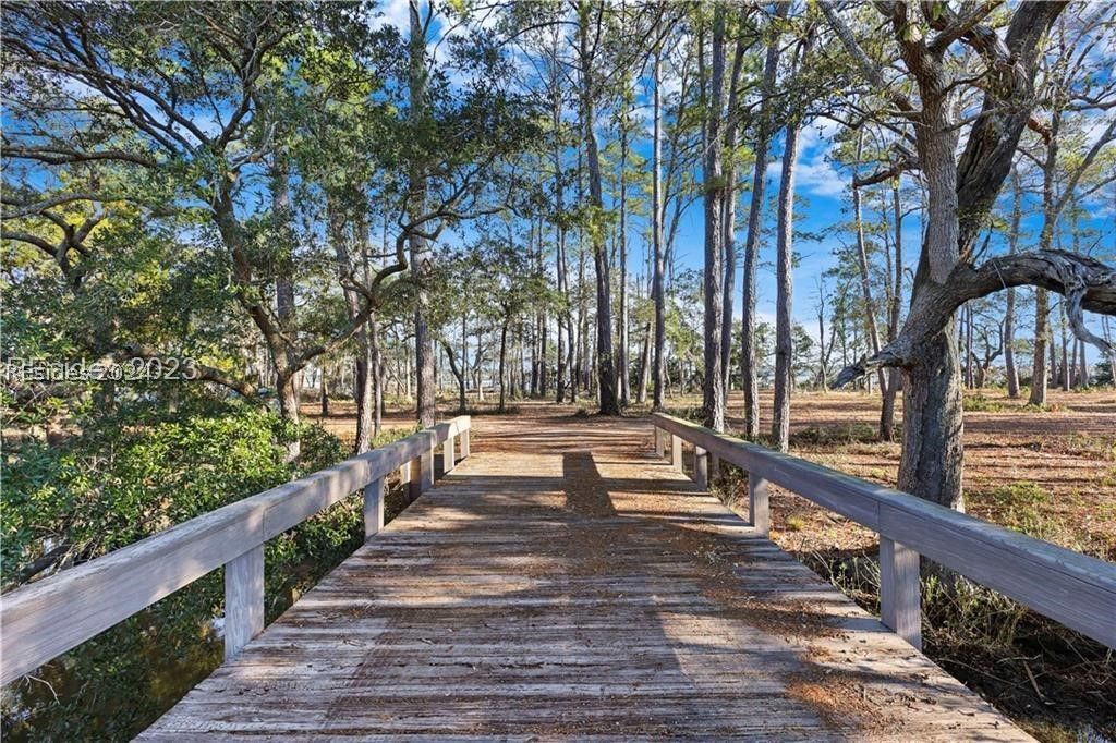 Image 8 of property listing at 18 Island Breeze Ln, Beaufort, SC 29907