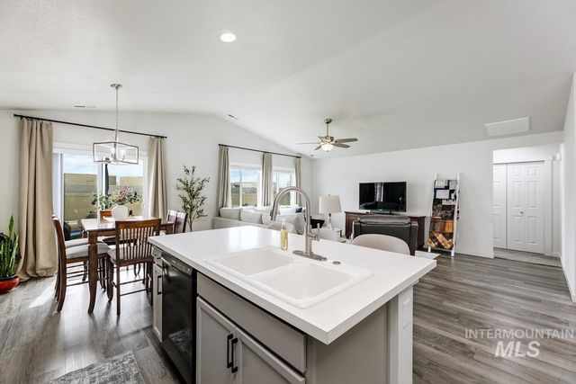 5206 Clearfield Ct, Caldwell, ID 83605