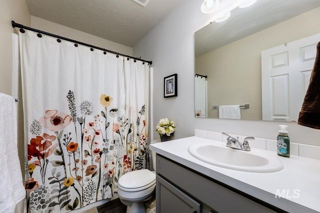 5206 Clearfield Ct, Caldwell, ID 83605