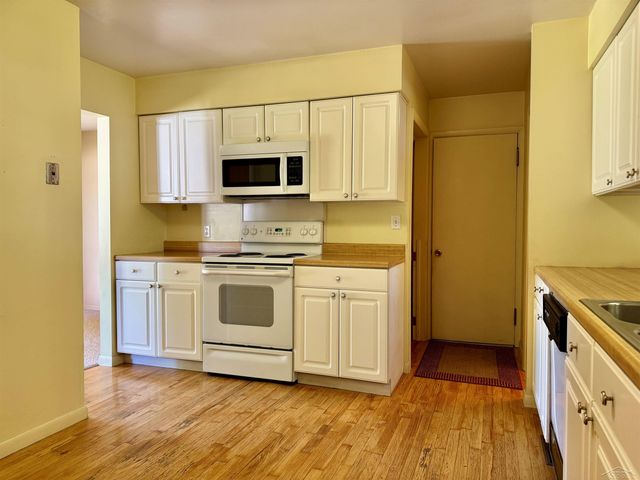 835 Wheelock Drive, Freeland, MI 48623