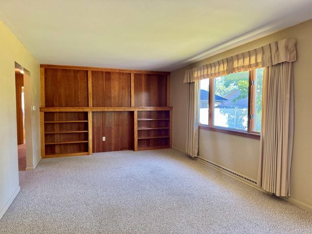 835 Wheelock Drive, Freeland, MI 48623