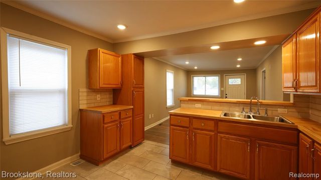 11357 Fisher Avenue, Warren, MI 48089