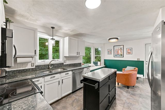 93 Pilgrim Avenue, Coventry, RI 02816